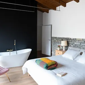  Habitación en casa particular Kh Lezama Suites, Breakfast & Laundry España